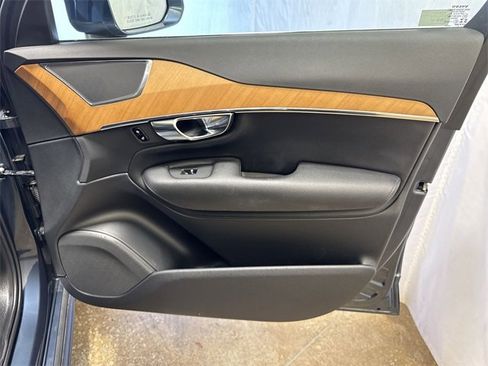 Used 2022 Volvo XC90 T6 Momentum w/ Protection Package image 28