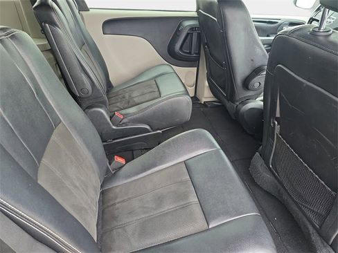 Used 2019 Dodge Grand Caravan SXT image 13