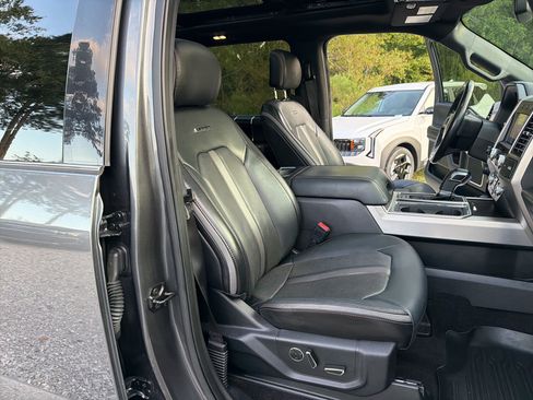 Used 2019 Ford F150 Platinum w/ Equipment Group 701A Luxury AWD/4WD image 31