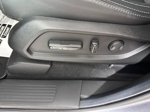 Used 2025 Honda Pilot Touring image 23
