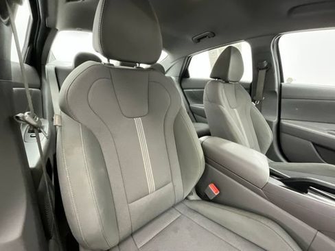 Used 2023 Hyundai Elantra SE FWD image 12