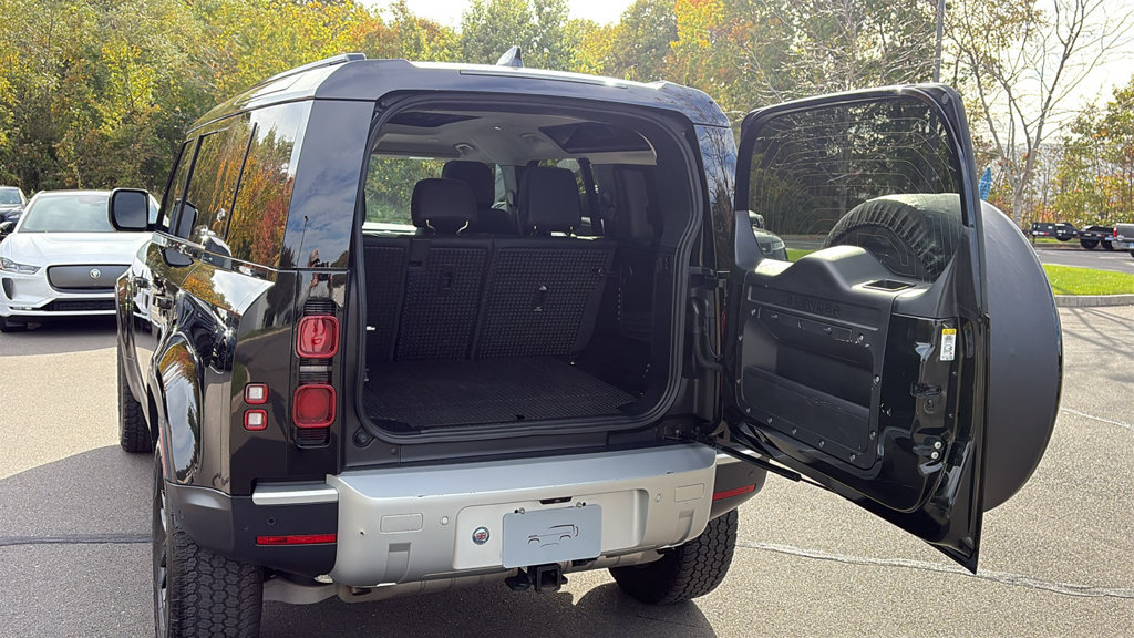 Certified 2024 Land Rover Defender 110 S AWD/4WD image 31
