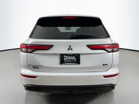 Used 2023 Mitsubishi Outlander SE Black Edition image 6