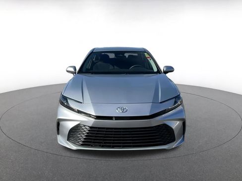 Used 2025 Toyota Camry LE image 4