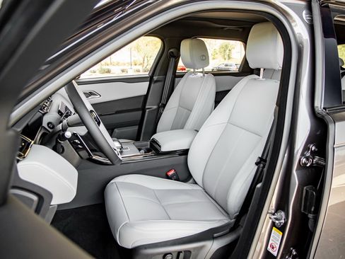 New 2026 Land Rover Range Rover Velar Dynamic SE image 13