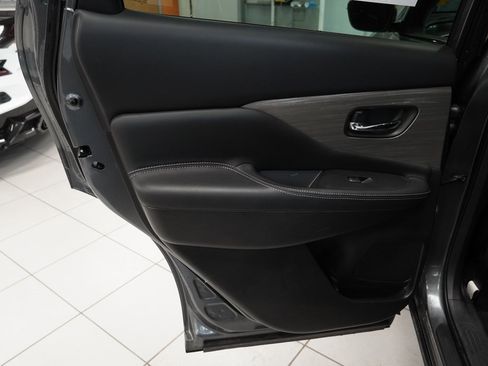 Used 2018 Nissan Murano S image 18