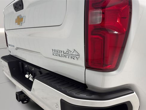 Used 2025 Chevrolet Silverado 3500 High Country w/ High Country Premium Package AWD/4WD image 27