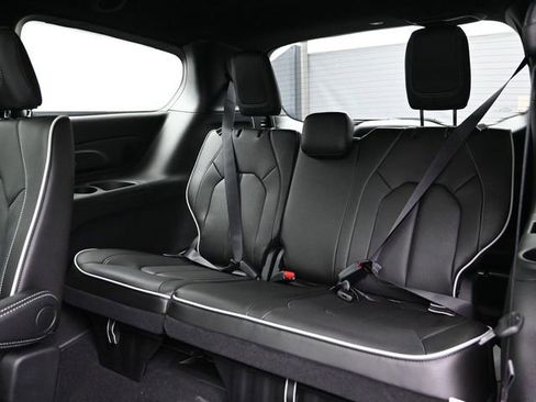 New 2026 Chrysler Pacifica Limited FWD image 29