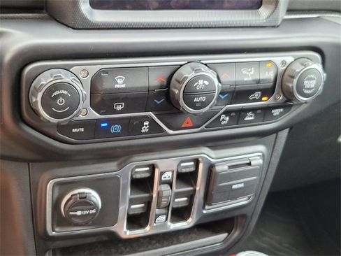 Used 2021 Jeep Wrangler Unlimited Sahara image 32