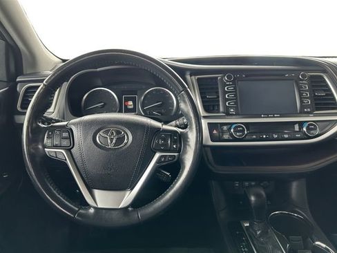 Used 2017 Toyota Highlander Limited Platinum w/ Carpet Mat Package image 12