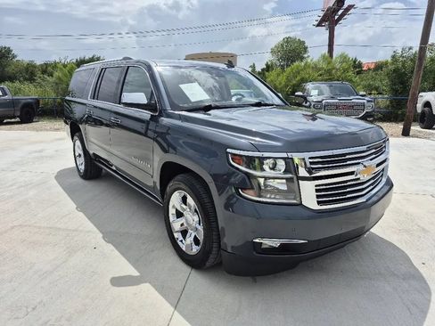 Used 2020 Chevrolet Suburban Premier RWD image 3
