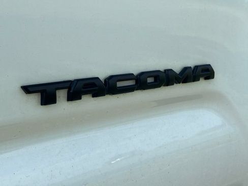 Used 2020 Toyota Tacoma TRD Sport w/ Technology Package AWD/4WD image 17