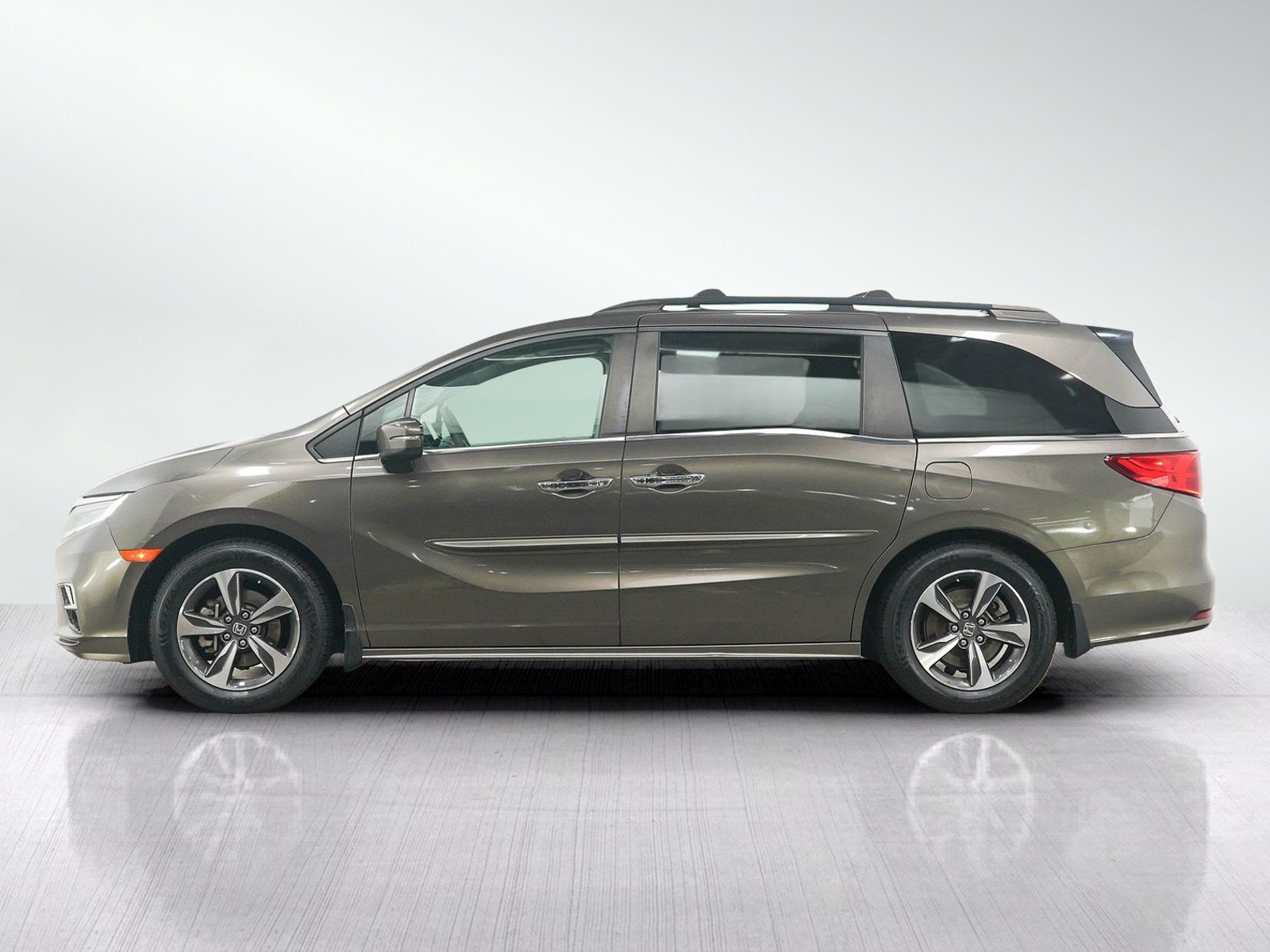 Used 2018 Honda Odyssey Touring image 2
