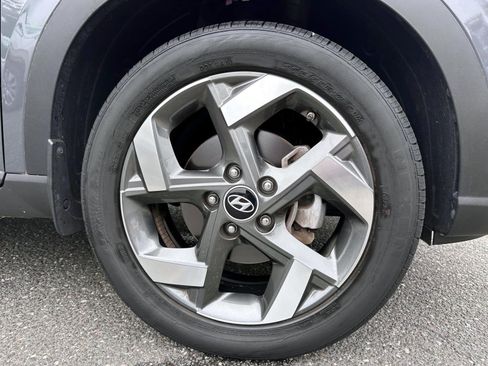Used 2024 Hyundai Venue SEL FWD image 6
