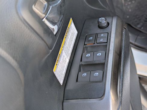 Used 2019 Toyota Tacoma TRD Off-Road AWD/4WD image 17