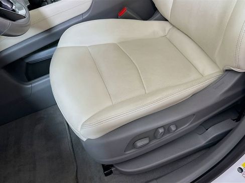 Used 2024 Cadillac XT6 Premium Luxury w/ Technology Package image 22