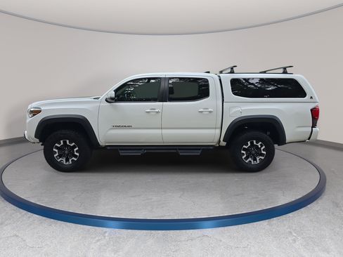 Used 2019 Toyota Tacoma TRD Off-Road w/ Technology Package AWD/4WD image 8