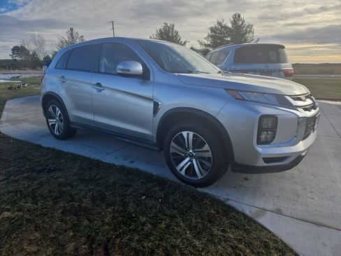 Used 2024 Mitsubishi Outlander Sport SE image 3