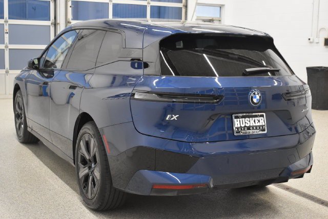 Used 2024 BMW iX xDrive50 w/ Sport Package AWD/4WD image 10