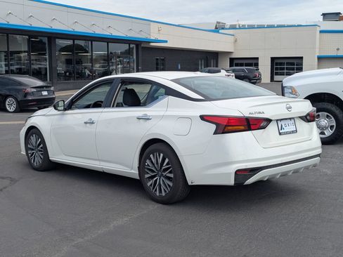 Used 2025 Nissan Altima 2.5 SV FWD image 7