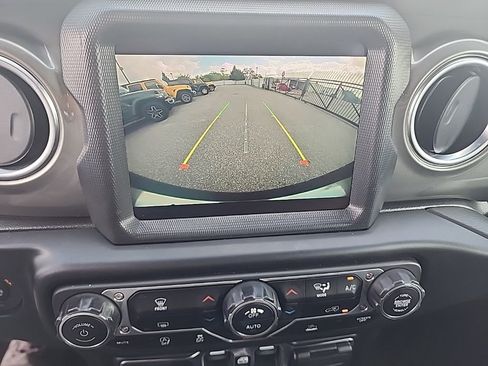 Used 2023 Jeep Wrangler Sahara image 16