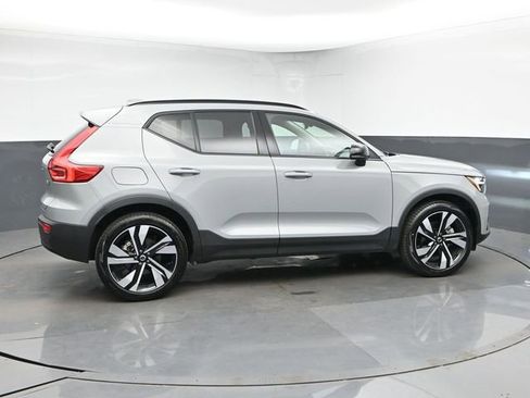 Used 2025 Volvo XC40 B5 Plus AWD/4WD image 9