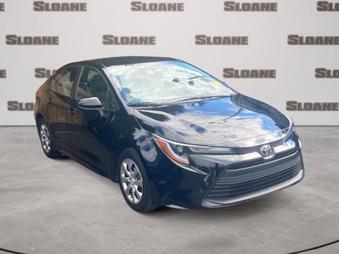 Used 2024 Toyota Corolla LE FWD image 2