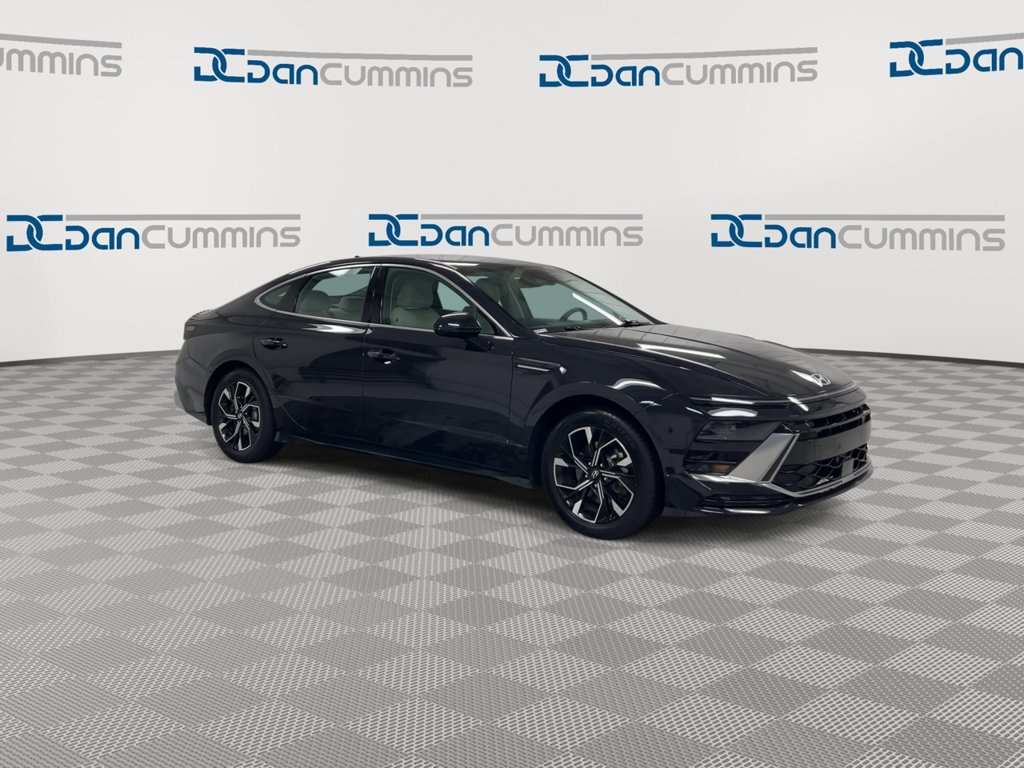 Used 2024 Hyundai Sonata SEL FWD image 2