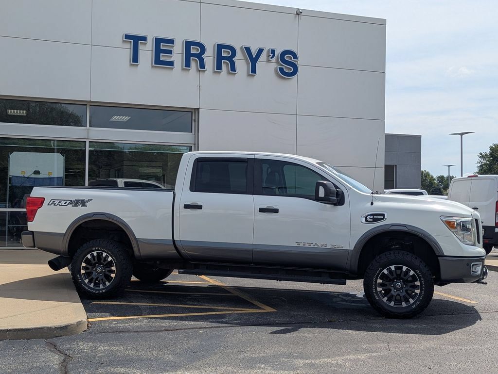 Used 2018 Nissan Titan PRO-4X w/ Pro-4x Convenience Package AWD/4WD image 2