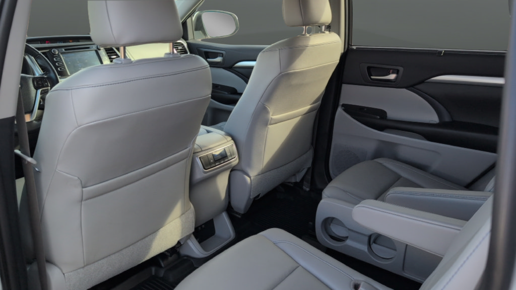 Used 2019 Toyota Highlander XLE AWD/4WD image 20