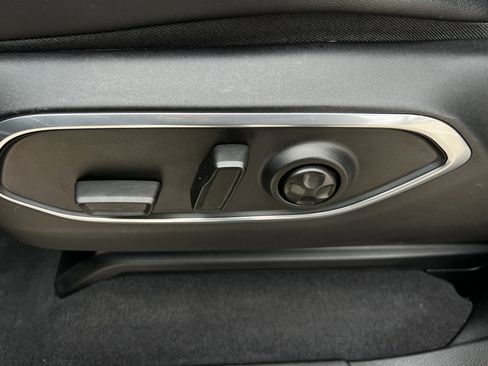 Used 2023 Jeep Wagoneer L 4WD w/ Rear Seat Video Group 1 image 32