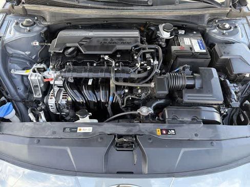 Certified 2022 Hyundai Elantra SEL FWD image 11
