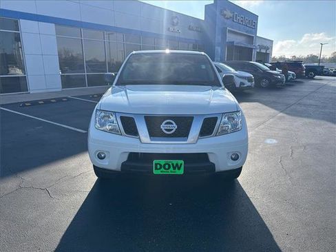 Used 2021 Nissan Frontier SV image 3