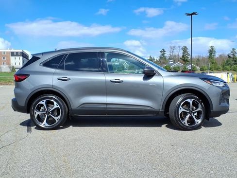 Certified 2025 Ford Escape ST-Line Select w/ Tech Pack #2 AWD/4WD image 2