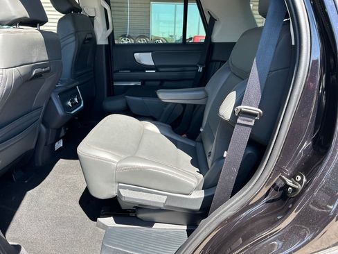 Used 2025 Ford Expedition Active AWD/4WD image 7