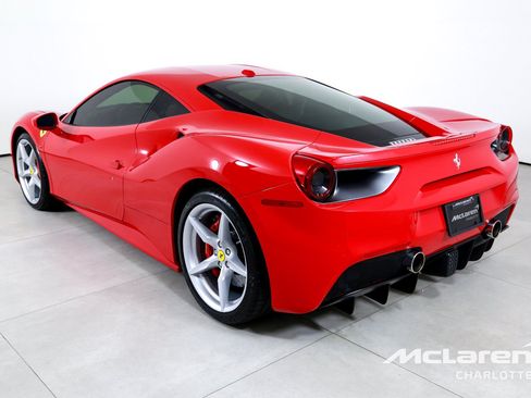 Used 2018 Ferrari 488 GTB RWD image 6