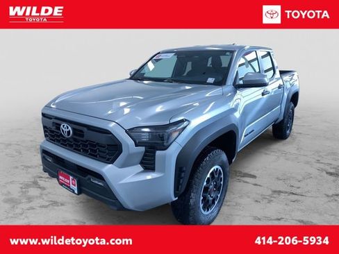 Certified 2025 Toyota Tacoma TRD Off-Road image 1