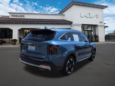 Certified 2025 Kia Sorento EX FWD image 8