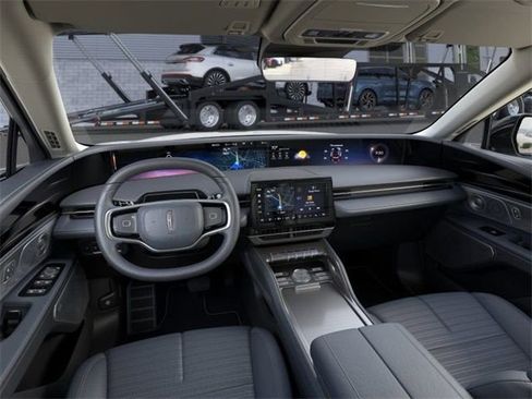 New 2025 Lincoln Nautilus Reserve image 9