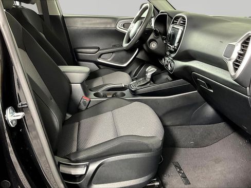 Used 2025 Kia Soul LX w/ LX Technology Package FWD image 26