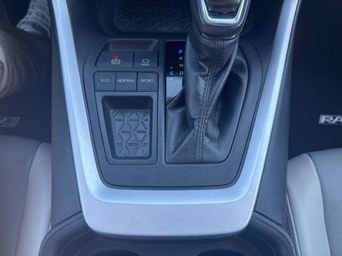 Used 2019 Toyota RAV4 XLE Premium image 25
