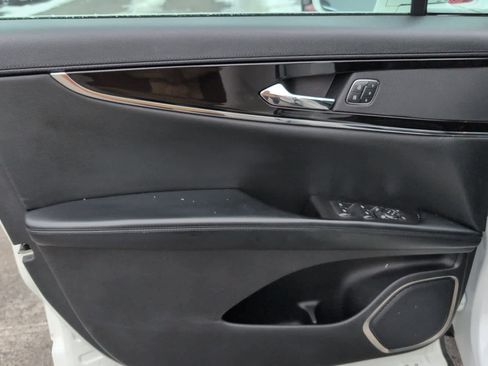 Used 2021 Lincoln Nautilus AWD image 13