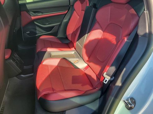 Used 2022 Porsche Taycan Turbo image 10