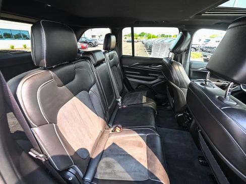 Used 2023 Jeep Grand Cherokee Altitude AWD/4WD image 28
