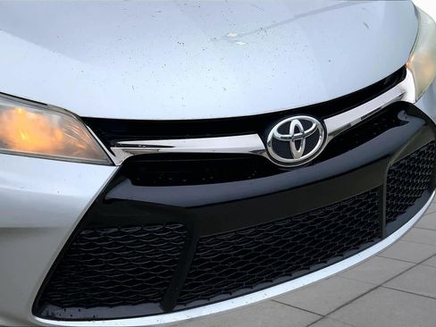 Used 2017 Toyota Camry SE w/ Moonroof Package FWD image 32