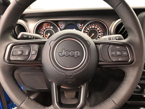 Used 2023 Jeep Gladiator Sport AWD/4WD image 14