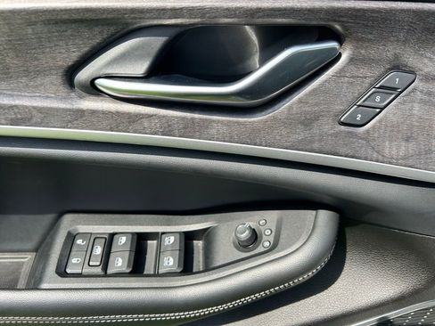 Used 2022 Jeep Grand Cherokee L Limited image 16