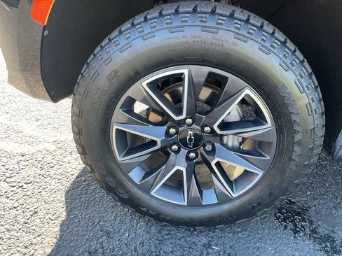 Used 2021 Chevrolet Tahoe Z71 w/ Z71 Off-Road Package image 9