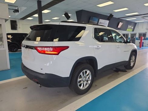 Used 2020 Chevrolet Traverse LT w/ LPO, Blackout Package AWD/4WD image 2