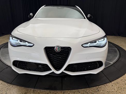 Used 2024 Alfa Romeo Giulia Veloce AWD/4WD image 3